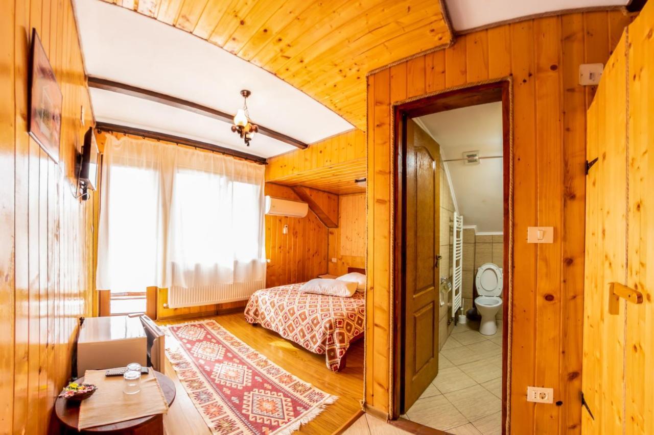 Hotel Pensiunea La Maria Lu' Sandoiu Poenari Zewnętrze zdjęcie