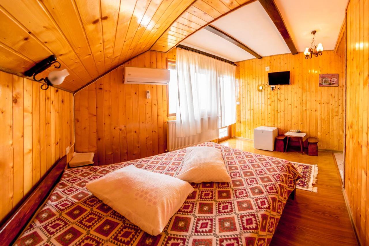 Hotel Pensiunea La Maria Lu' Sandoiu Poenari Zewnętrze zdjęcie
